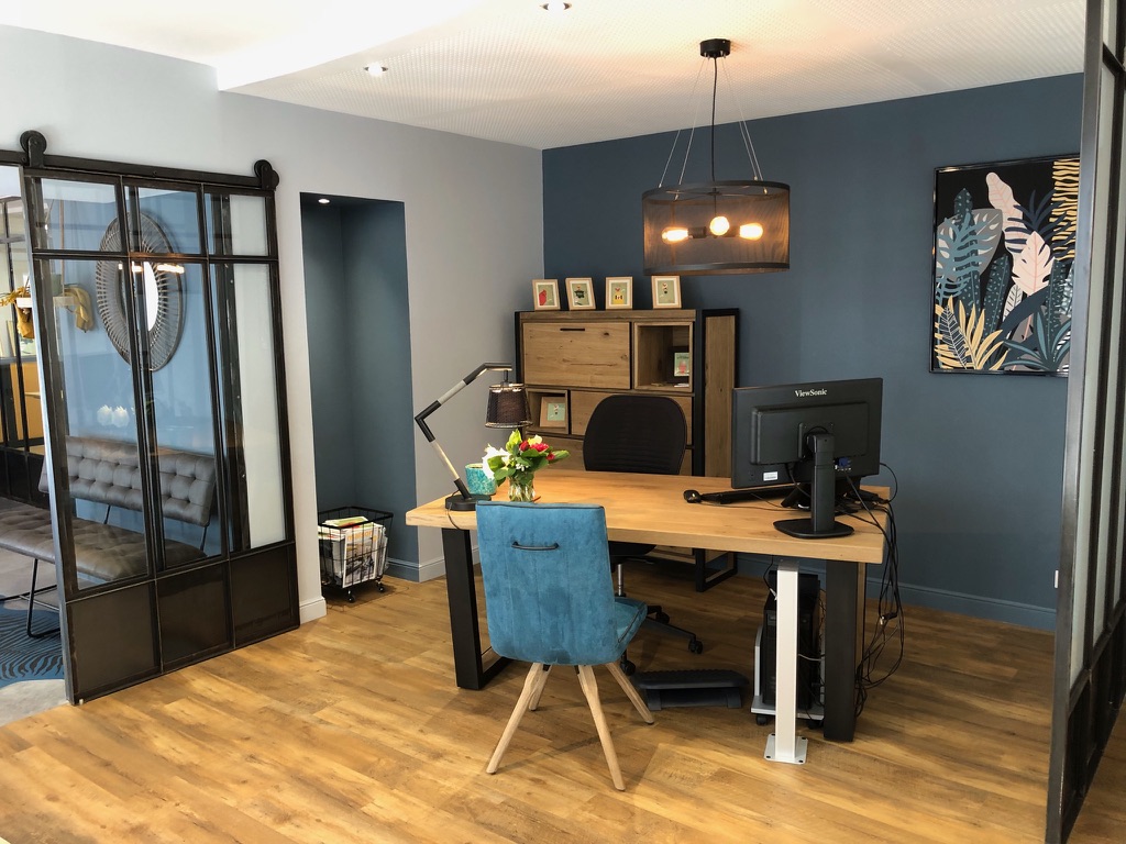 Bureau moderne aménagé - 805A0720 C6A2 452E 9F6F 5488C3AAEC4A 1 105 c 1753949204 1005