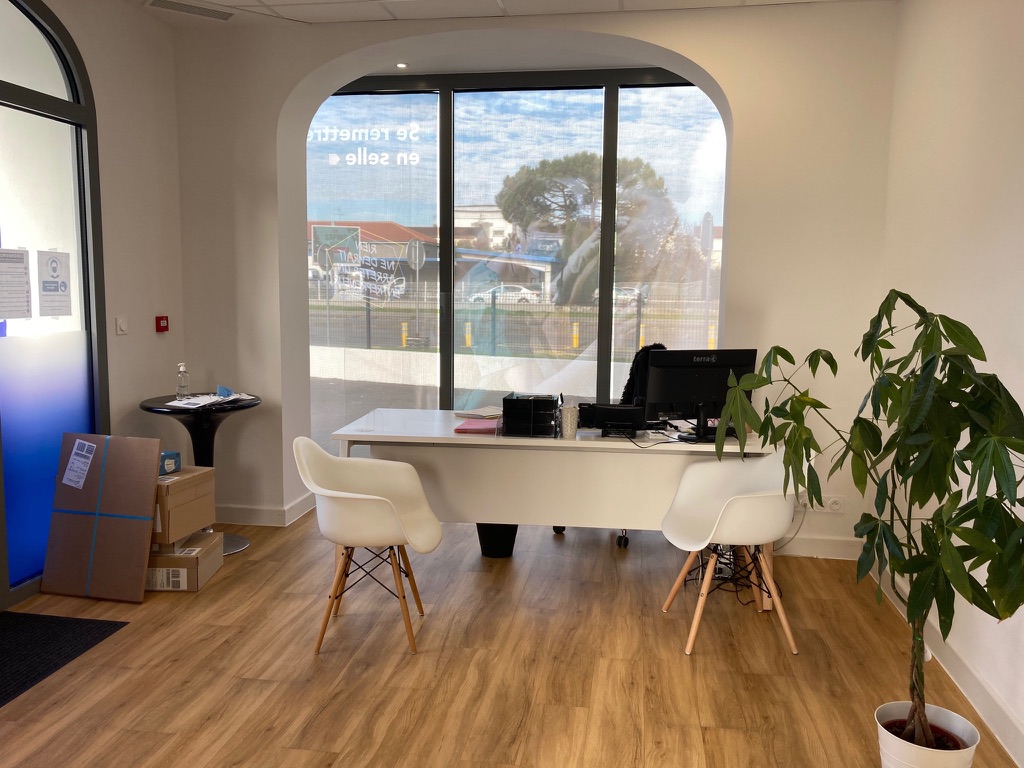 Bureau moderne aménagé - EFD8AFBC BD27 4272 8032 10047791657E 1 105 c 1753949294 3358