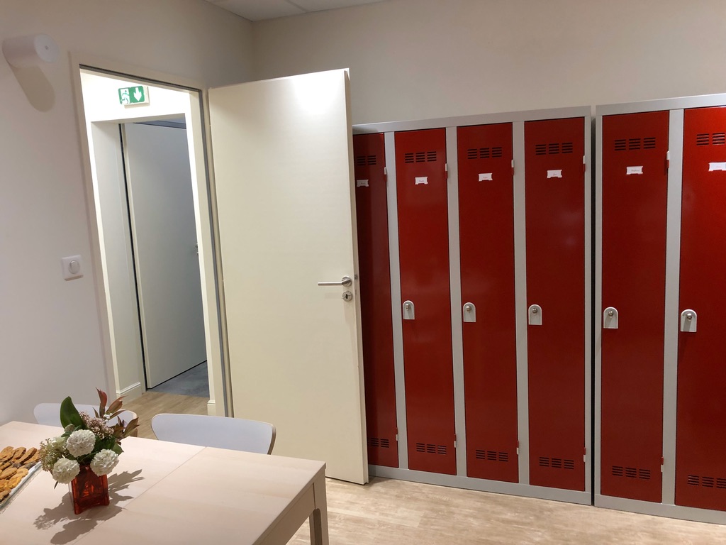 Bureau moderne aménagé - FC5CB252 24FD 4C13 8B7C 20D77A28E31B 1 105 c 1753949289 5980