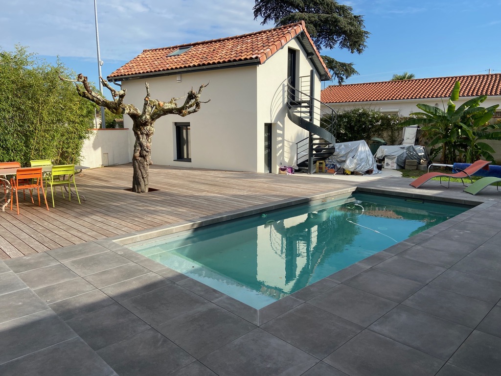 Piscine et espace détente - 8C19675A 9077 443B A5B8 D87AD1312CF0 1 105 c 1753945465 6694