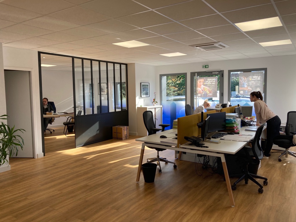 Espace commercial professionnel - 19092305 73F0 48CE B9FF 44C7A716802E 1 105 c 1753950157 8378