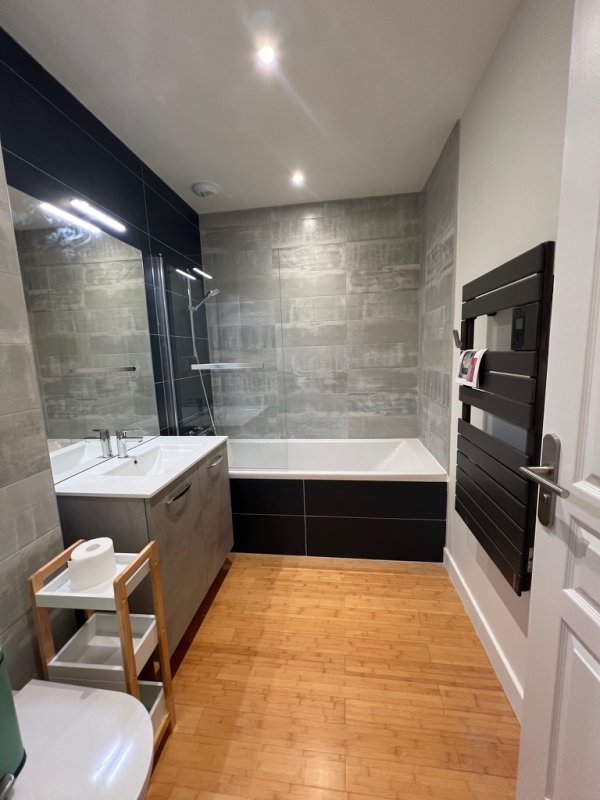 Salle de bain rénovée - 0DEE4F51 B15B 40B2 A97F 909F74587AB8 1 105 c 1753947568 8361
