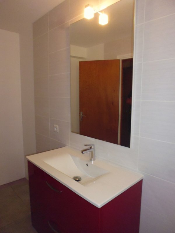 Salle de bain rénovée - 185E7BE8 5787 468F 8CC9 B22077CC2525 1 105 c 1753946508 6232