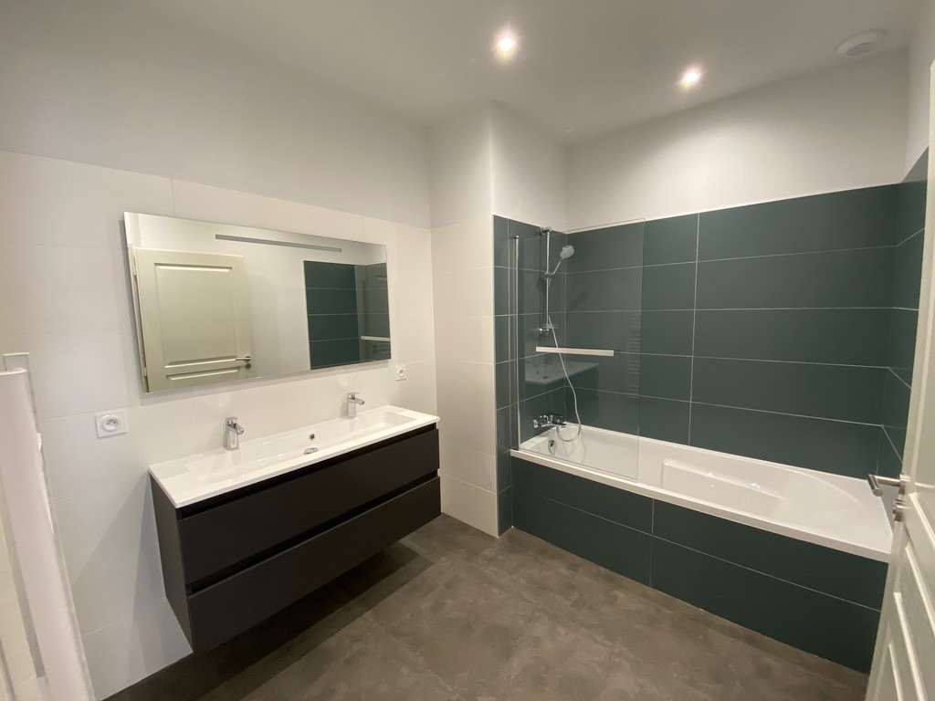 Salle de bain rénovée - 53649A65 255D 4441 928A F1E8FB710768 1 105 c 1753946629 4131